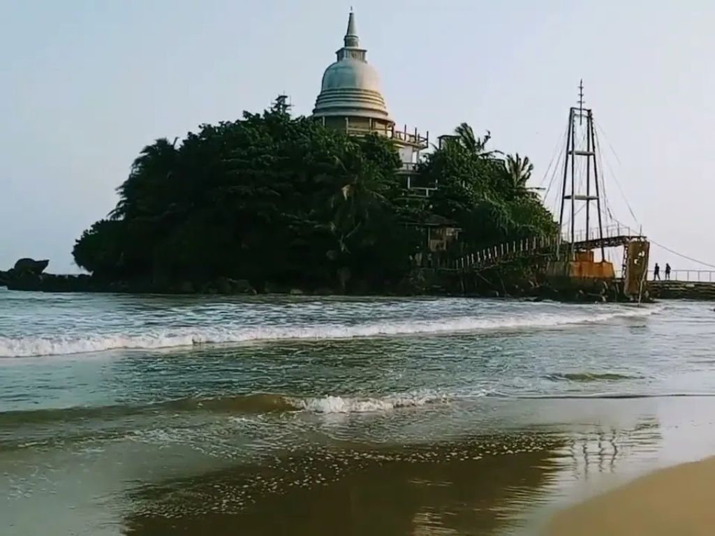 Matara’s Paravi Duwa Temple